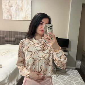 Zara blouse with buttons on the back